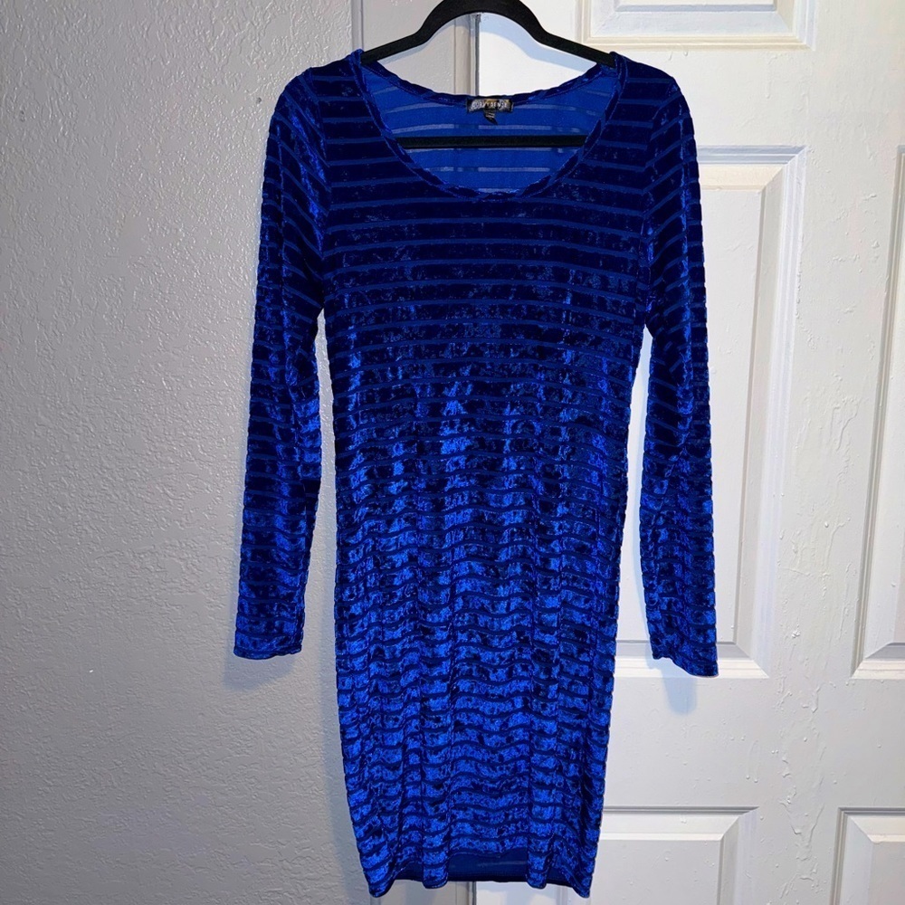 Curvy sense stripes blue velvet design long sleeved dress woman size 1X